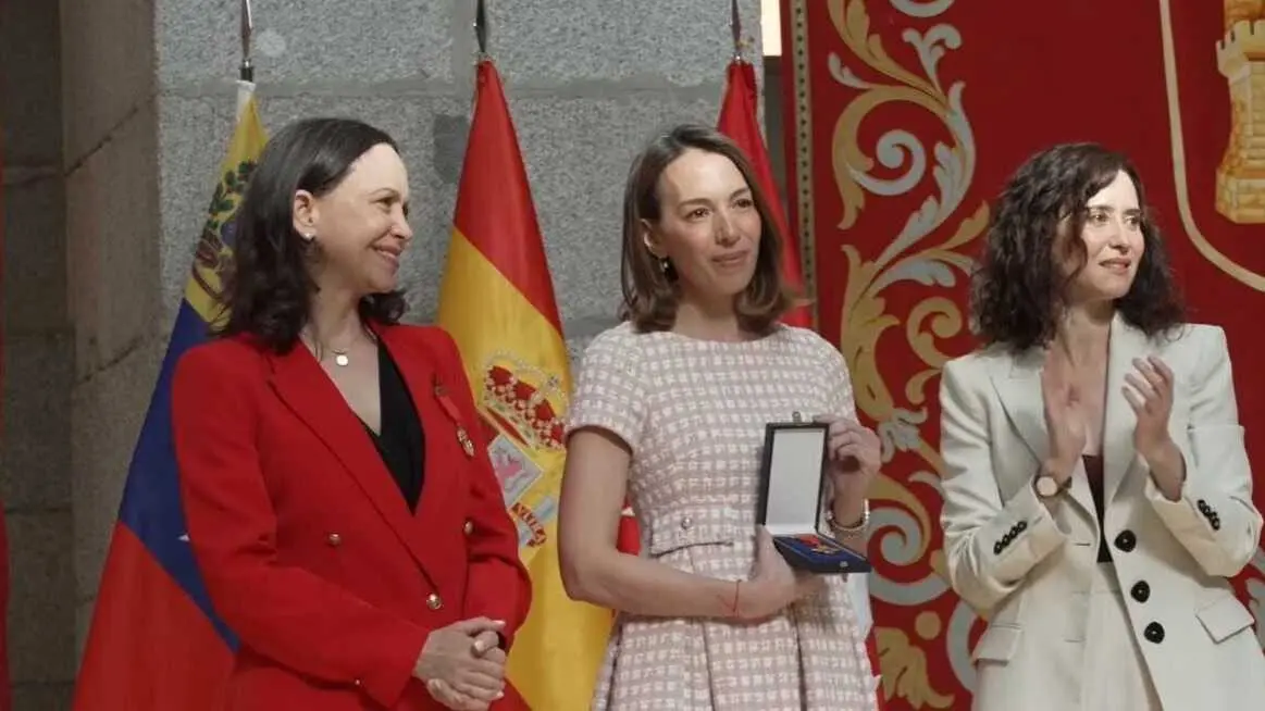 Entrega de la Medalla de Oro y la Internacional