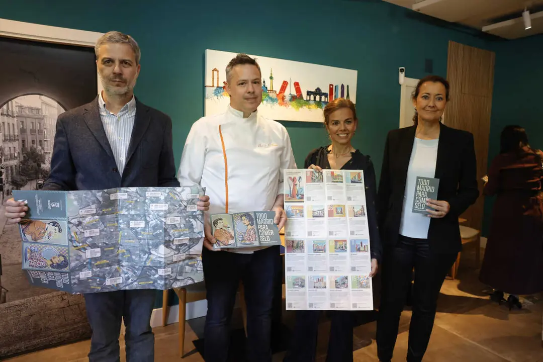 Ma&iacute;llo y Navarro durante la presentaci&oacute;n del mapa 'Todo Madrid para com&eacute;rselo' - Foto Ayuntamiento de Madrid