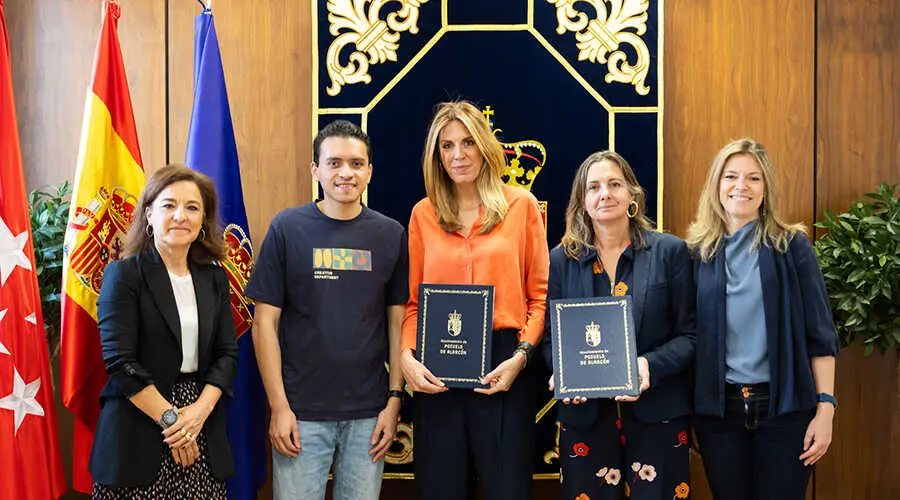Firma convenio Afanias Pozuelo de Alarc&oacute;n - Foto del Ayuntamiento de Pozuelo de Alarc&oacute;n