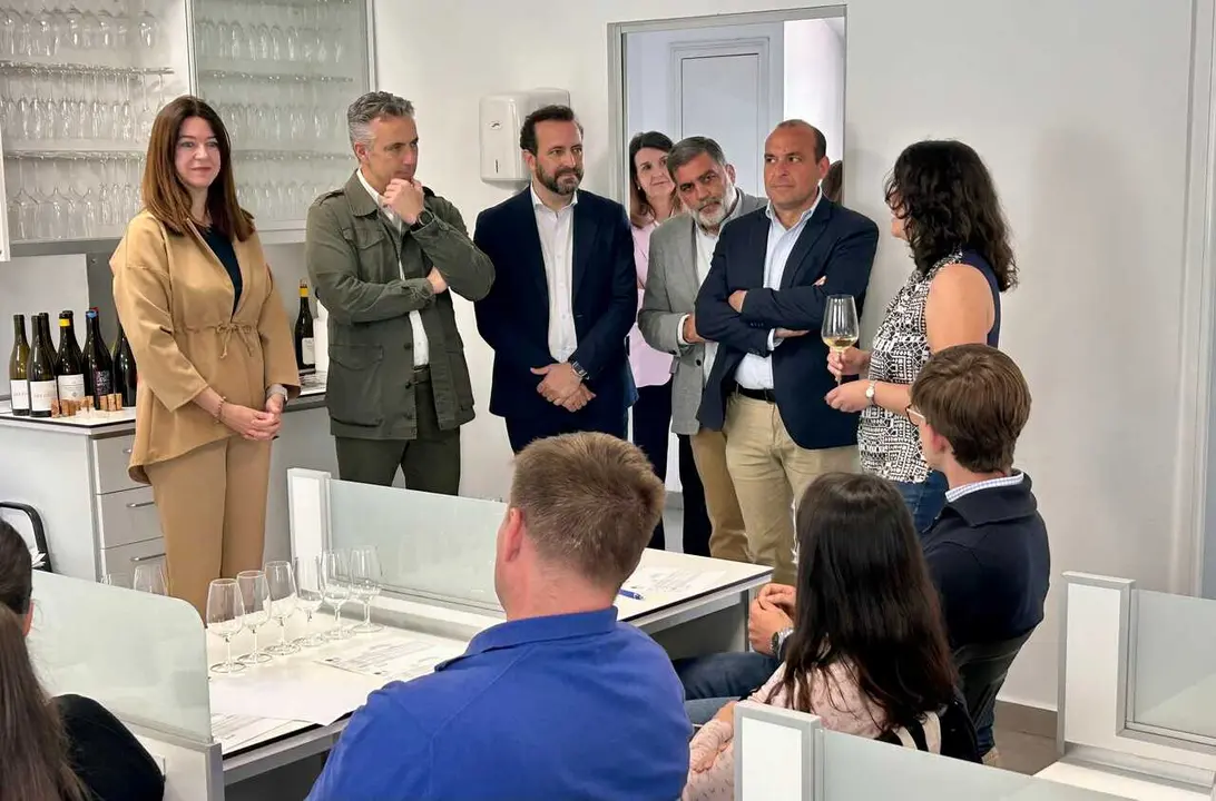 El consejero Novillo, durante su visita a las instalaciones de la Escuela de la Vid en la Casa de Campo - Foto Comunidad de Madrid