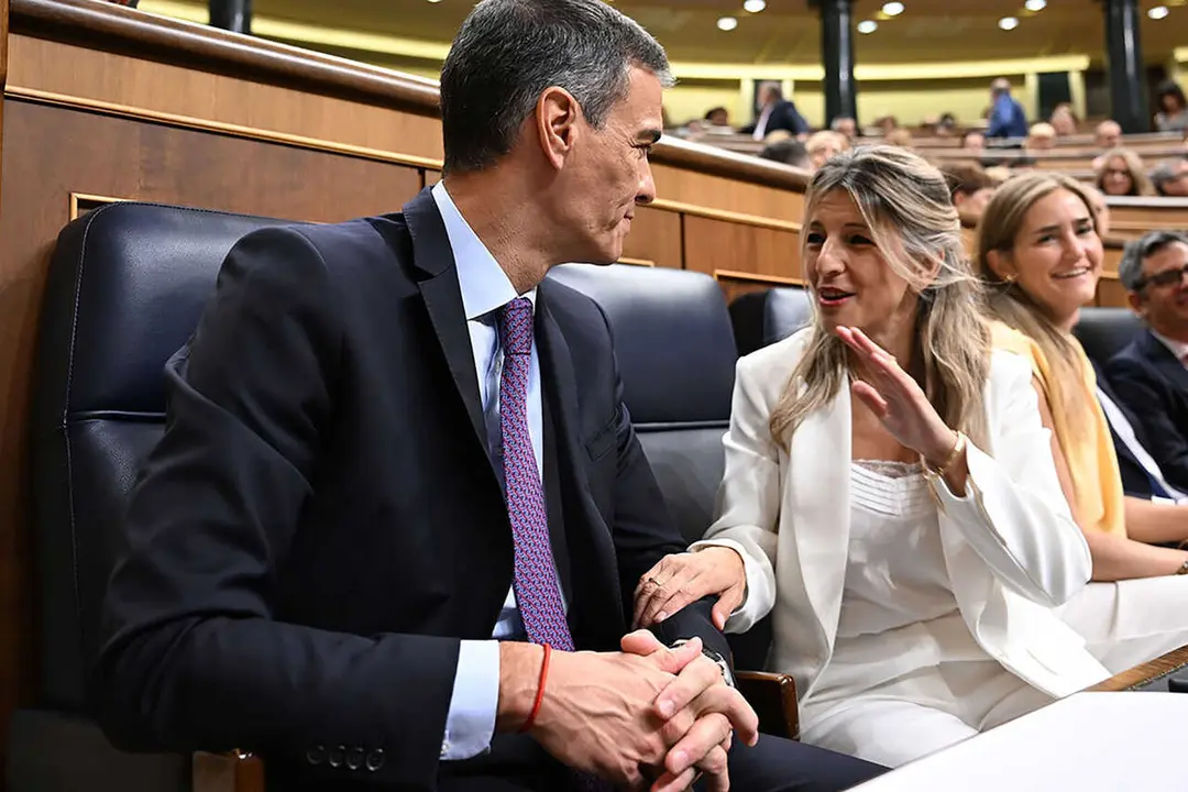 Pedro S&aacute;nchez y Yolanda D&iacute;az, en el Congreso | Foto de Pool Moncloa/Borja Puig de la Bellacasa