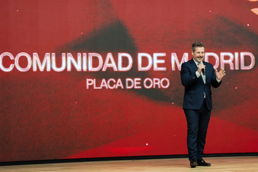 El consejero De Paco Serrano recogi&oacute; el galard&oacute;n  concedido por la Asociaci&oacute;n del Deporte Espa&ntilde;ol - Foto Comunidad de Madrid