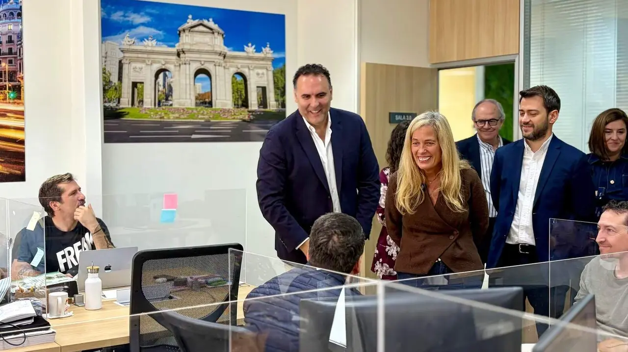 La consejera Albert durante su visita a el E-Social Hub, la ventanilla &uacute;nica del Gobierno regional - Foto Comunidad de Madrid