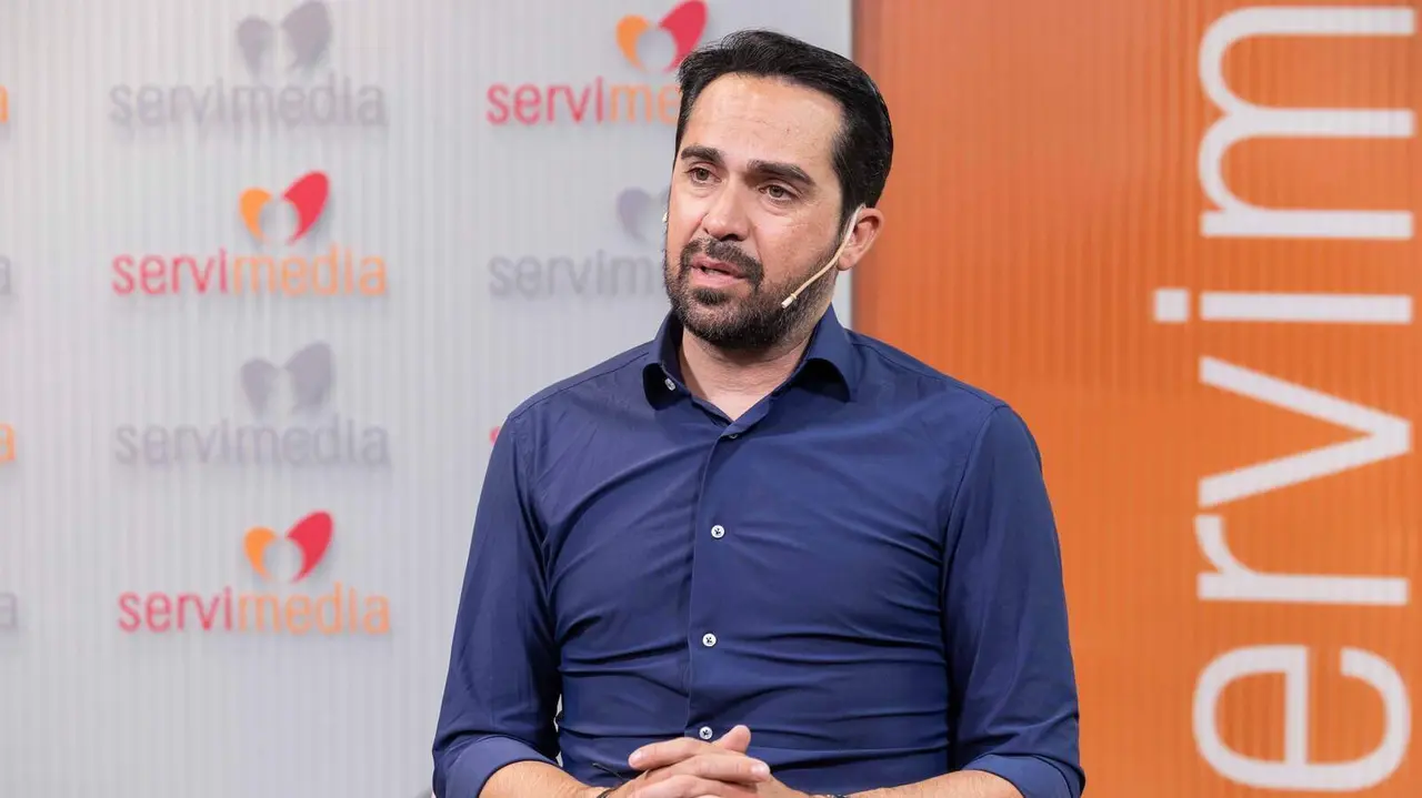 Alberto Contador, en el plat&oacute; de Servimedia | Foto de Jorge Villa