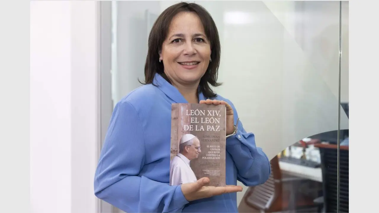 Le&oacute;n XIV, el Le&oacute;n de la paz: El libro de Almudena Hern&aacute;ndez sobre el Papa - Foto de Jorge Villa (Servimedia)