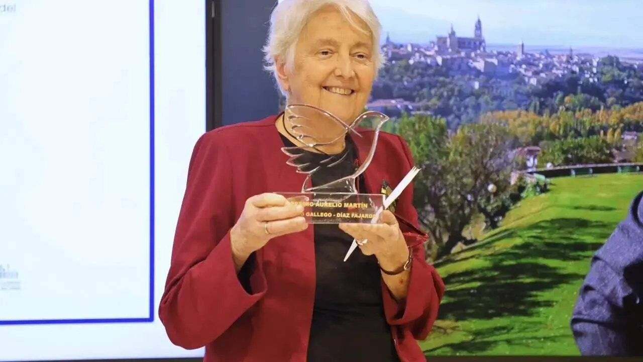 Soledad Gallego-D&iacute;az durante el acto de entrega del premio Aurelio Mart&iacute;n a Soledad Gallego-D&iacute;az | Foto de FAPE