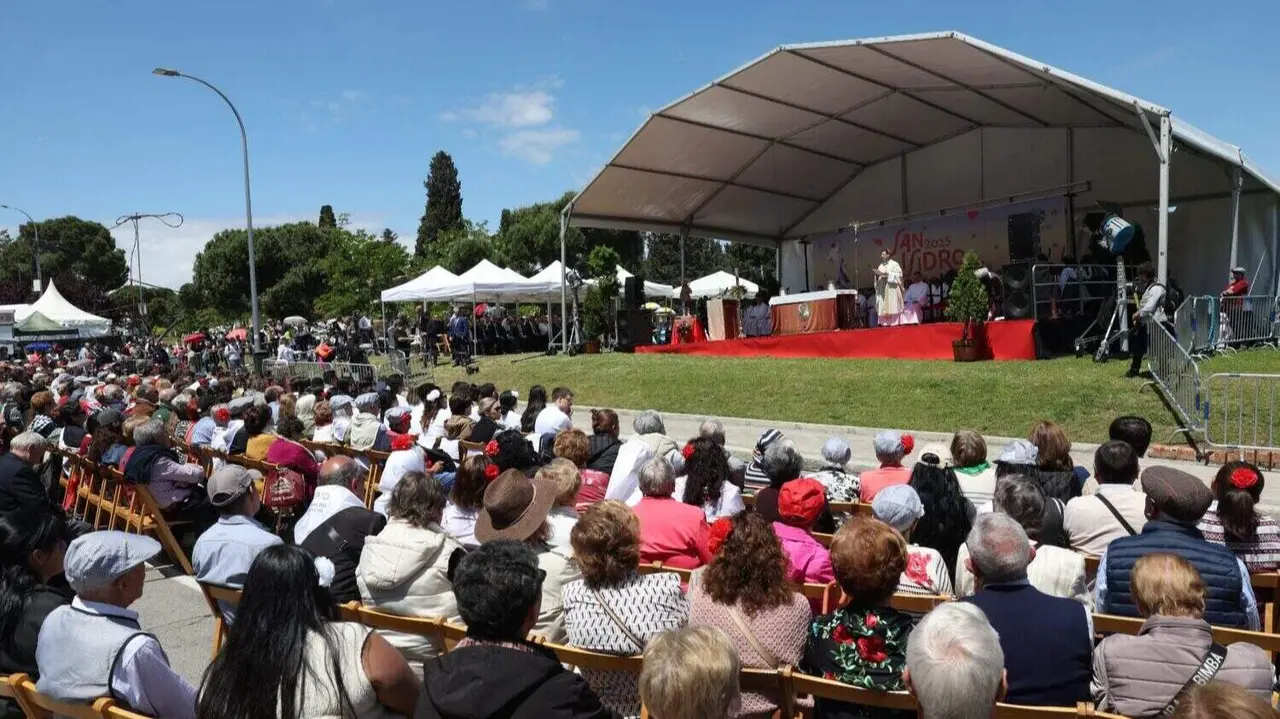 Im&aacute;genes de archivo de la celebraci&oacute;n de una eucarist&iacute;a en San Isidro