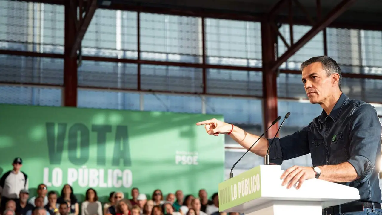 Pedro S&aacute;nchez en una intervenci&oacute;n en un mitin en Huelva | Foto de PSOE/Eugenia Morago