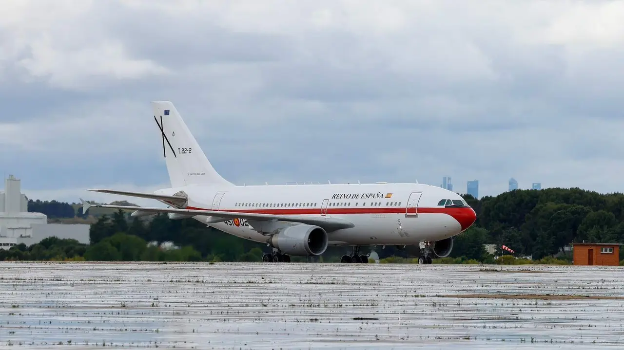El avi&oacute;n que traslad&oacute; a los espa&ntilde;oles, en Torrej&oacute;n | Foto de Ministerio de Defensa