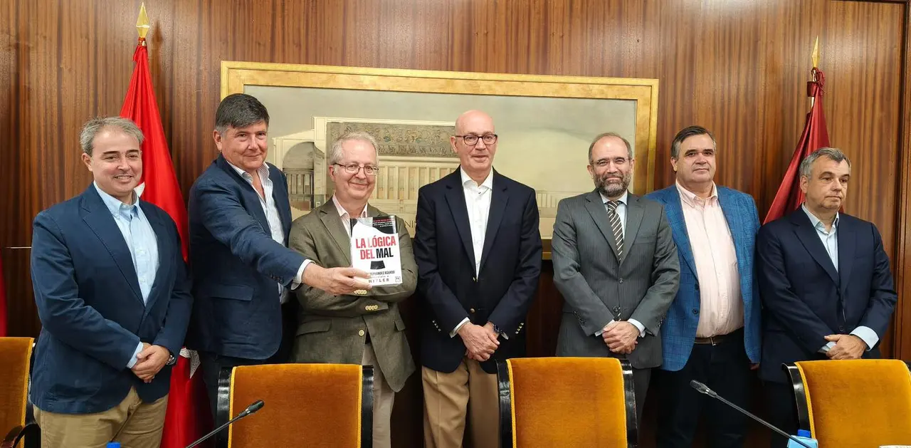 De izquierda a derecha: Marcelino Lominchar, Manuel Pimentel, Javier Fern&aacute;ndez Aguado, Jes&uacute;s Nu&ntilde;o, Jos&eacute; Mar&iacute;a Coello de Portugal y Josep Capell.