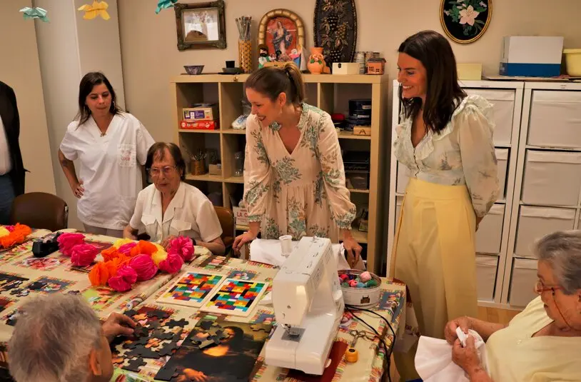 La consejera D&aacute;vila, en la Residencia y el Centro Social Perpetuo Socorro - Foto Comunidad de Madrid
