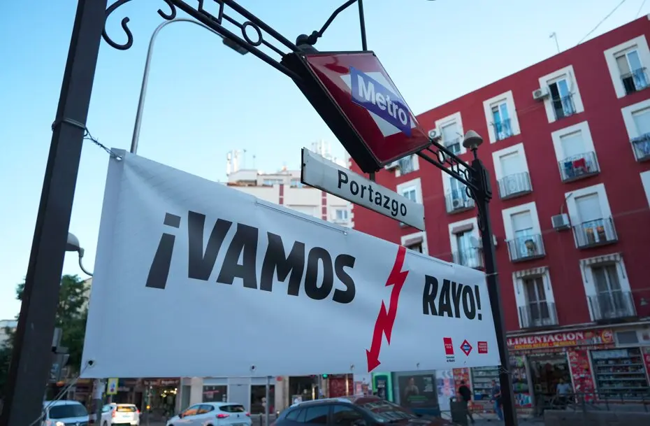 Las estaciones de Metro que recorren Vallecas animan al Rayo en la final de la Conference League - Foto Comunidad de Madrid
