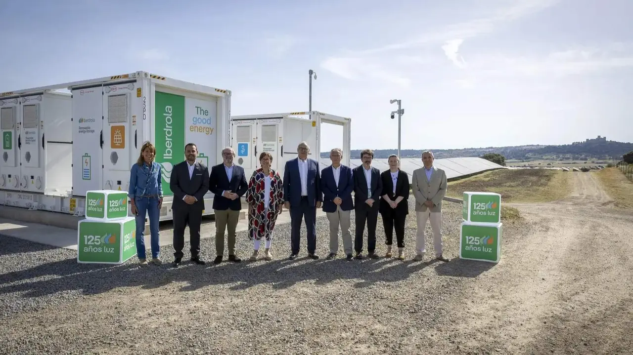 Iberdrola estrena en C&aacute;ceres la mayor bater&iacute;a de almacenamiento de energ&iacute;a de Espa&ntilde;a con 120 MWh de capacidad - Foto de Iberdrola