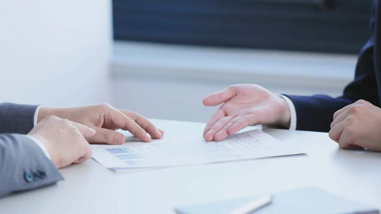 Primer plano de una negociaci&oacute;n de un acuerdo de negocios - Imagen de Aflo Images de アフロ（Aflo）