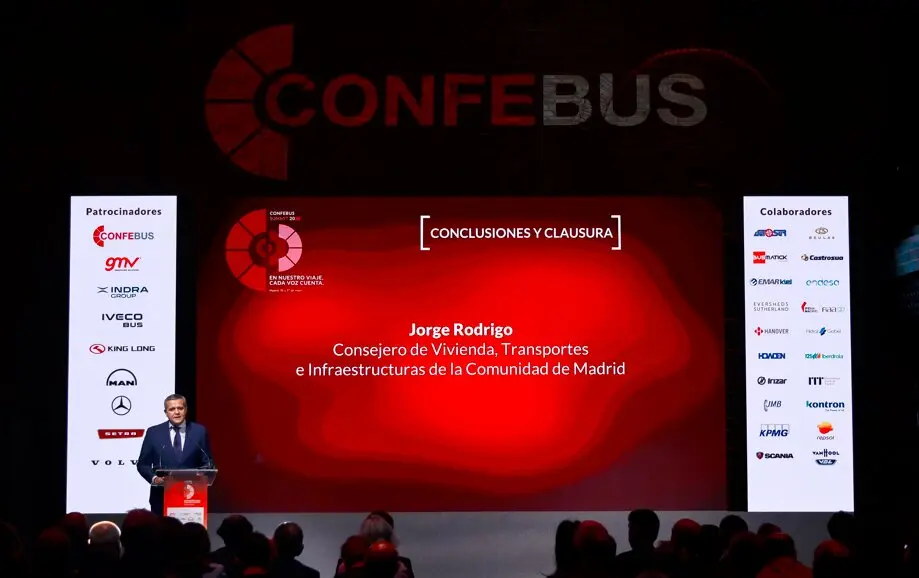 El consejero Rodrigo clausur&oacute; el encuentro anual Confebus Summit - Foto Comunidad de Madrid