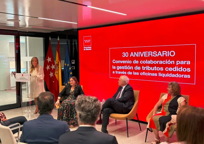 La consejera Albert ha clausurado el acto por los 30 a&ntilde;os del primer  convenio entre el Ejecutivo auton&oacute;mico y los registradores de la propiedad - Foto Comunidad de Madrid