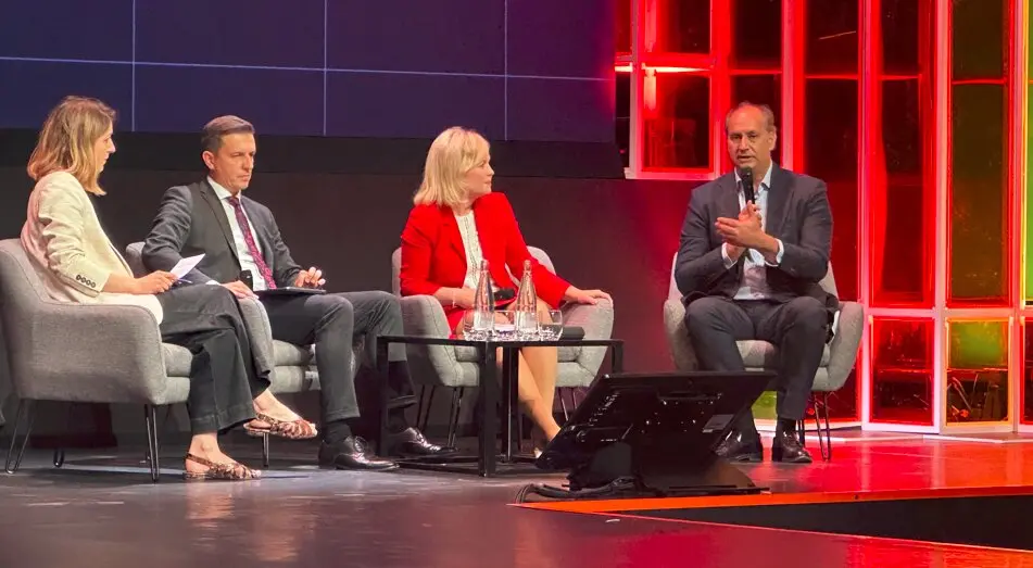 El consejero L&oacute;pez-Valverde ha participado hoy, en Par&iacute;s, en el foro AI On Summit 2026  - Foto Comunidad de Madrid