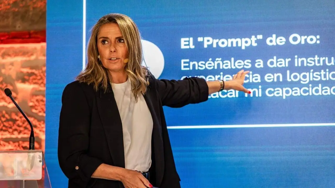 Sonia Catal&aacute;n, directora general de la Fundaci&oacute;n M&aacute;s S&eacute;nior, en un curso sobre IA