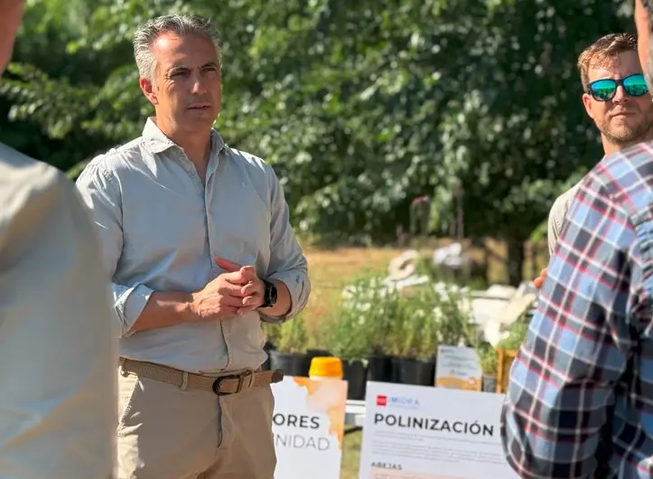 El consejero Novillo, durante su visita a la finca El Enc&iacute;n - Foto Comunidad de Madrid