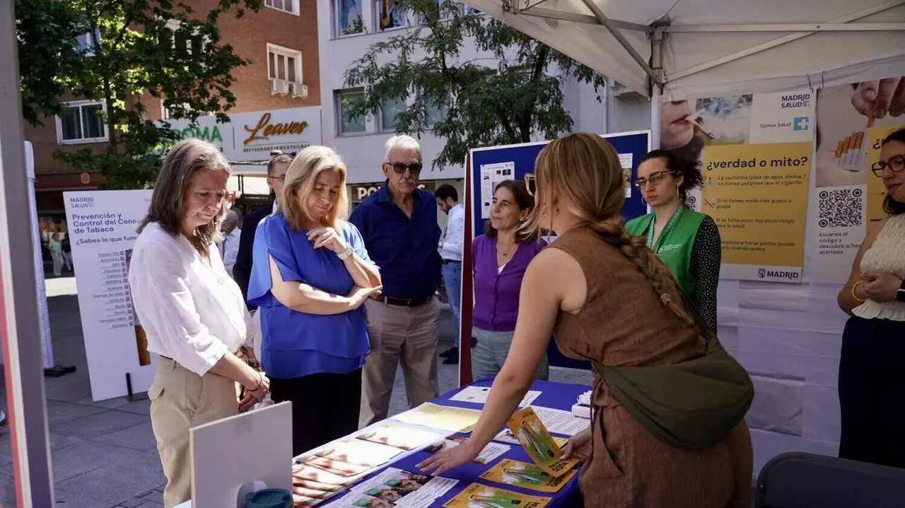 Madrid instala 15 carpas informativas para alertar sobre los riesgos del tabaco y los vapeadores
