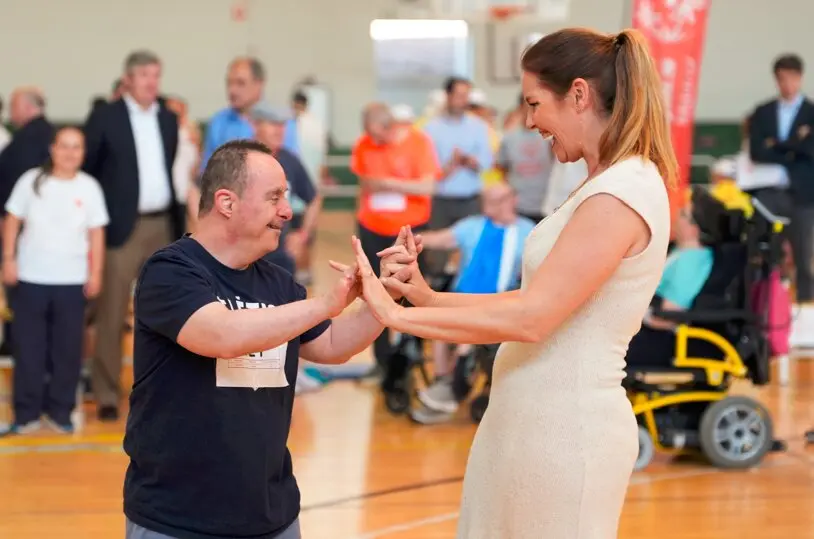 La consejera D&aacute;vila ha acompa&ntilde;ado hoy a m&aacute;s de un centenar de  deportistas que han participado en las pruebas adaptadas de atletismo - Foto Comunidad de Madrid