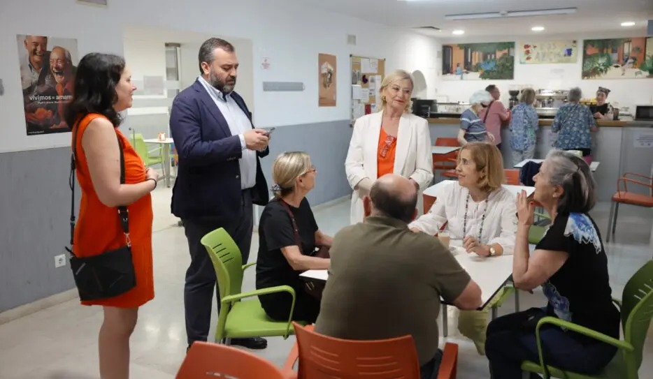 Garc&iacute;a Romero visita el entorno del Centro Municipal de Mayores Dos Amigos de Centro - Foto Ayuntamiento de Madrid