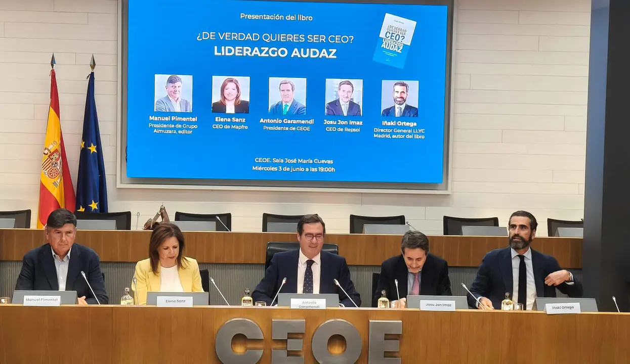 De izquierda a derecha: Manuel Pimentel, Elena Sanz, Antonio Garamendi, Josu Jon Imaz e I&ntilde;aki Ortega.
