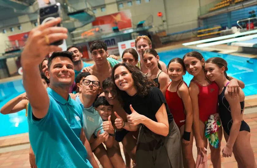 Isabel D&iacute;az Ayuso, durante su visita al Centro de Nataci&oacute;n Mundial 86 - Foto Comunidad de Madrid