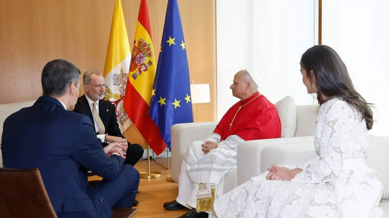 El Papa junto a los Reyes y el presidente del Gobierno | Foto de Casa del Rey