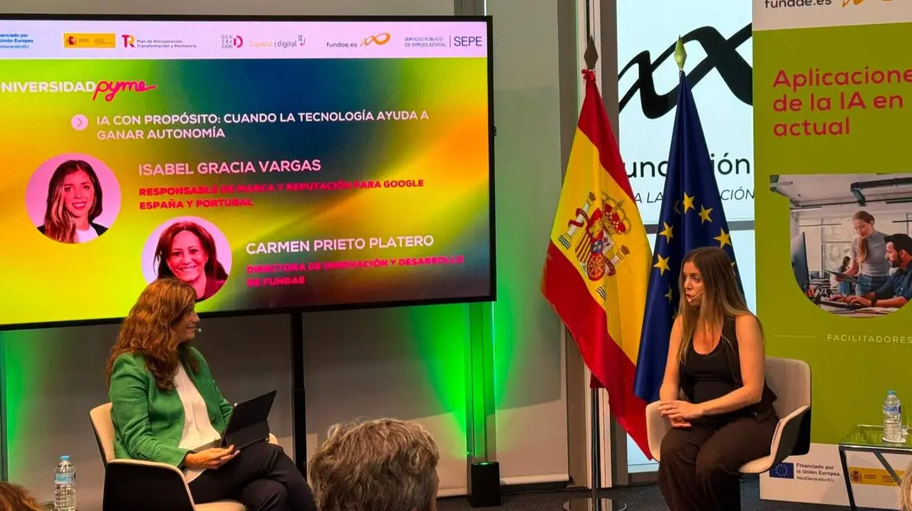 Carmen Prieto, directora de Innovaci&oacute;n y Desarrollo de Fundae, con Isabel Gracia Vargas, Product Manager del &aacute;rea de Marketing de Google Espa&ntilde;a en  el foro de clausura de Universidad Pyme