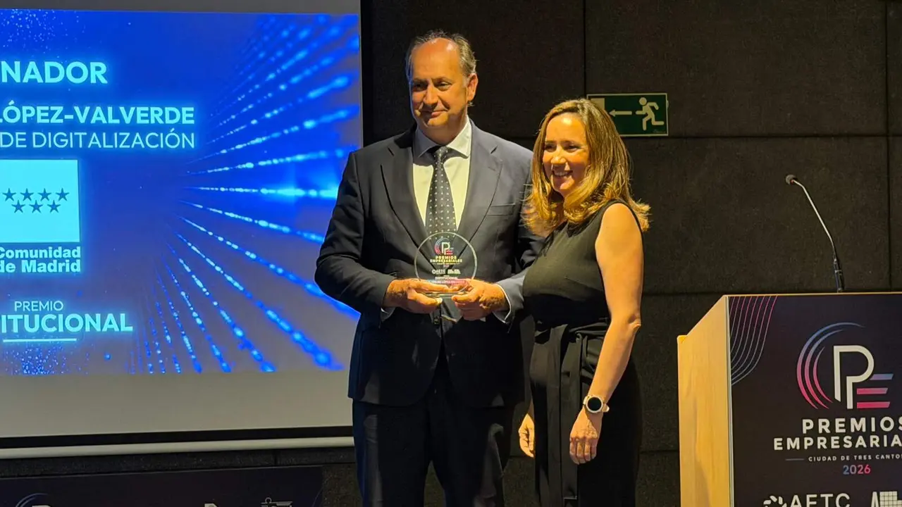 El consejero L&oacute;pez-Valverde recibi&oacute; el premio de la Asociaci&oacute;n de  Empresarios de Tres Cantos - Foto Comunidad de Madrid
