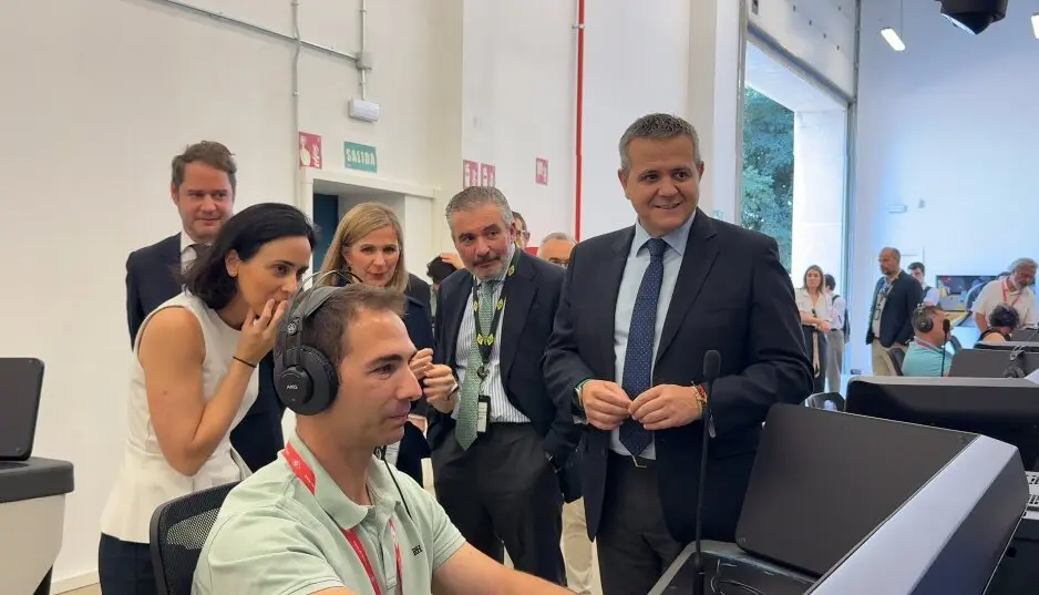 El consejero Rodrigo ha visitado hoy el centro habilitado en  Villaverde donde se impartir&aacute; esta preparaci&oacute;n - Foto Comunidad de Madrid