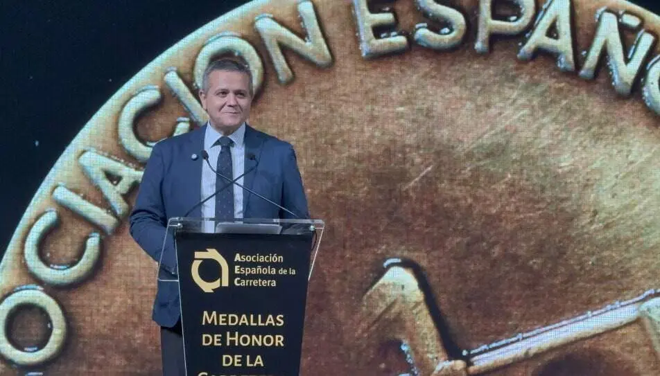 El consejero Rodrigo ha recogido esta distinci&oacute;n otorgada por la  Asociaci&oacute;n Espa&ntilde;ola de la Carretera (AEC) - Foto Comunidad de Madrid
