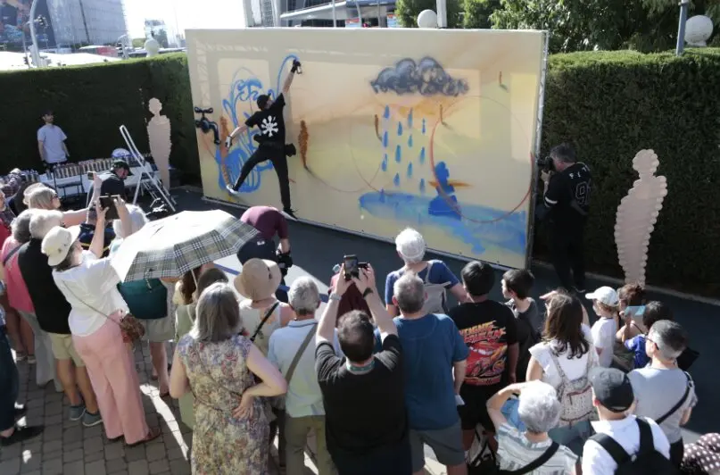 Intervenci&oacute;n de arte urbano en directo del autor local SUSO33 - Foto Comunidad de Madrid