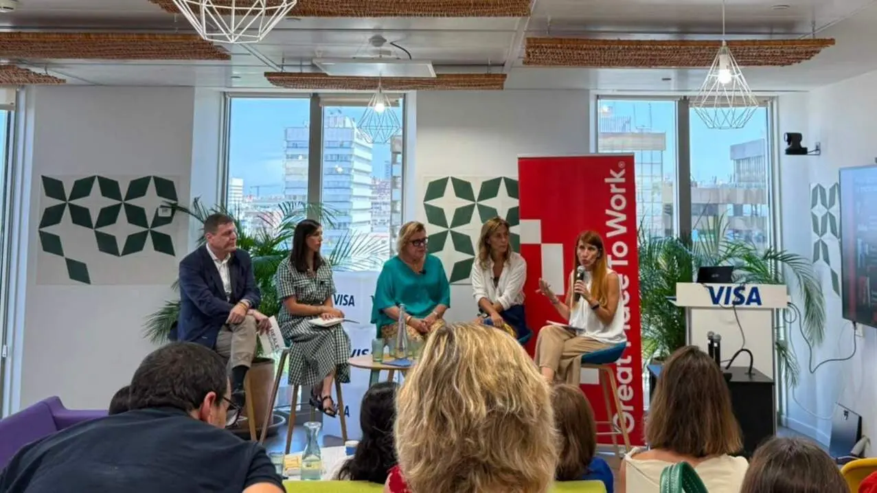 Jessica D&iacute;az, gerente de Recursos Humanos de Visa para Espa&ntilde;a y Portugal; Renzo Liaj, director de Personas y Transformaci&oacute;n de Reale Seguros; Beatriz Aedo, directora de Recursos Humanos de la biofarmac&eacute;utica UCB; y Ana Fern&aacute;ndez Lorca, directora asociada de Recursos Humanos de Theramex Healthcare.