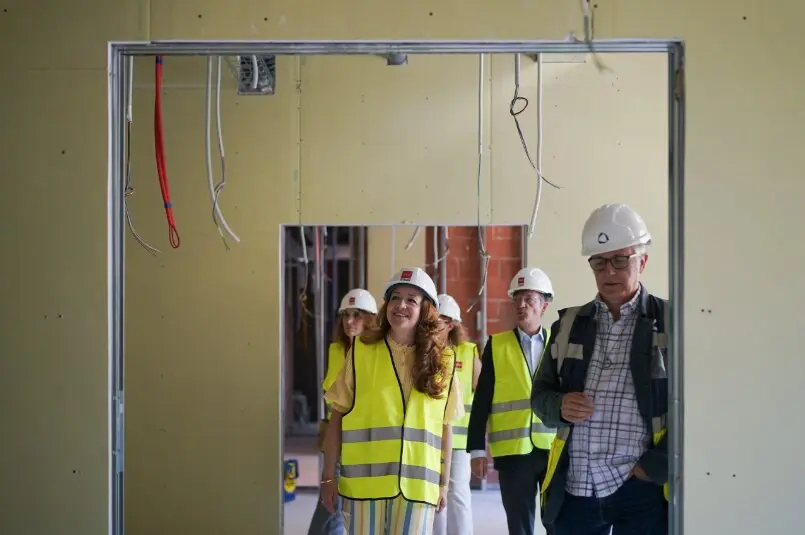 La consejera de Sanidad, durante su visita a las obras del nuevo centro de salud - Foto Comunidad de Madrid
