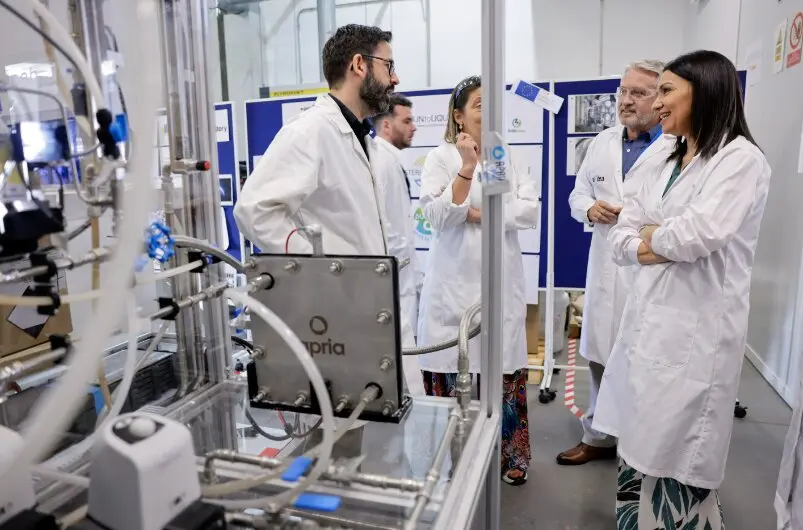 La consejera de Educaci&oacute;n, Ciencia y Universidades, en el Instituto Madrile&ntilde;o de Estudios Avanzados IMDEA Energ&iacute;a - Foto Comunidad de Madrid