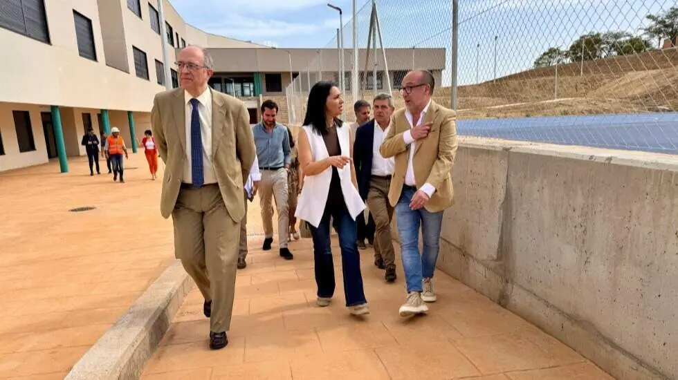 La consejera de Educaci&oacute;n, Ciencia y Universidades ha visitado hoy las obras del IES Torcuato Fern&aacute;ndez Miranda - Foto Comunidad de Madrid