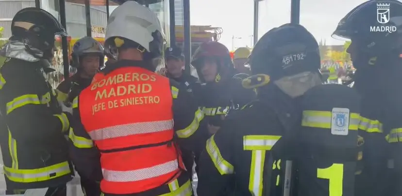 Incendio en la Torre Foster de Madrid - Foto Emergencias Madrid