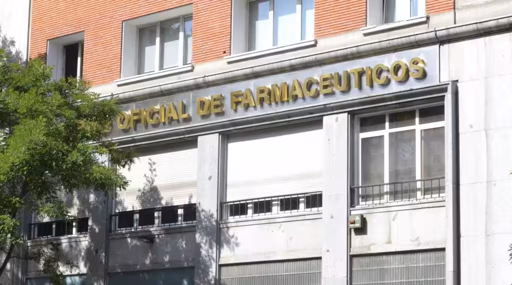 Fachada del Colegio Oficial de Farmac&eacute;uticos de Madrid (COFM)