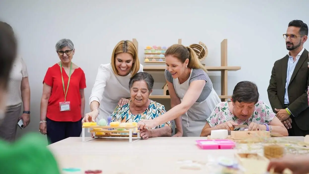La consejera D&aacute;vila ha visitado hoy en Alcal&aacute; de Henares el proyecto Villa  Delta de la Fundaci&oacute;n Astier - Foto Comunidad de Madrid