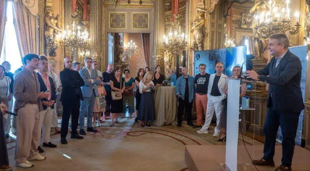Inauguraci&oacute;n de las exposiciones en el sal&oacute;n Embajadores de Casa de Am&eacute;rica.