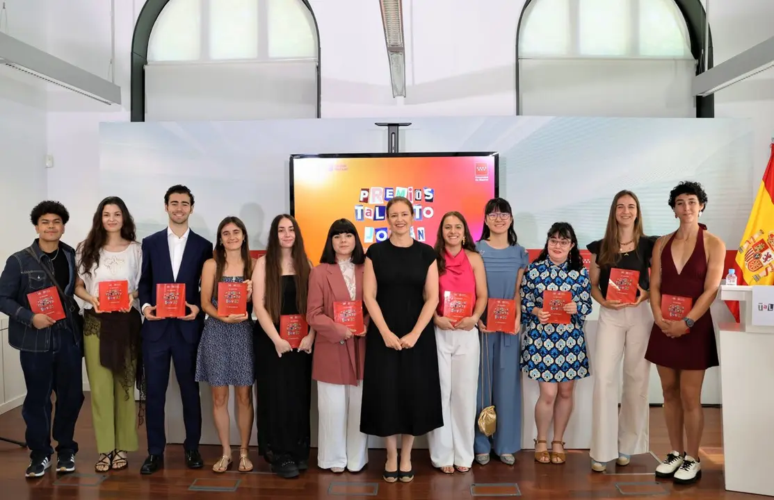 La consejera D&aacute;vila ha entregado hoy los Premios Talento Joven  2026 - Foto Comunidad de Madrid