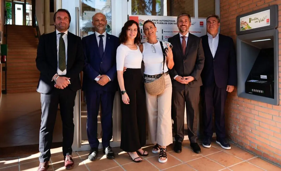 D&iacute;az Ayuso ha comprobado el funcionamiento del primero de ellos instalado en Batres - Foto Comunidad de Madrid