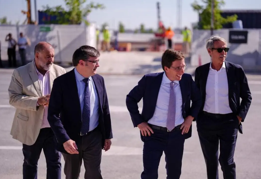 El alcalde de Madrid, hoy, en Los Berrocales - Foto Ayuntamiento de Madrid/ Alejandro Olea