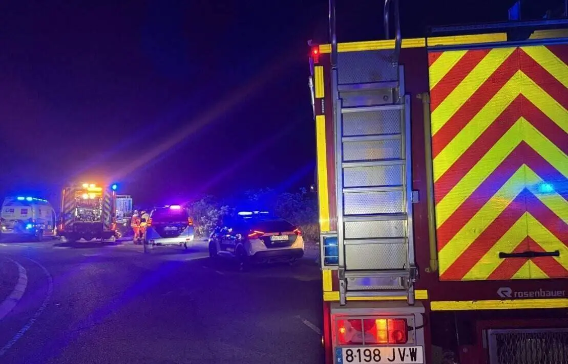Los servicios de emergencia, en el lugar del accidente - Foto Emergencias 112