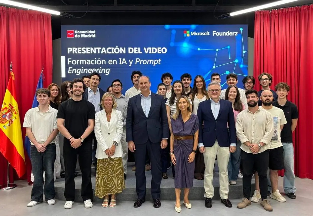 El consejero de Digitalizaci&oacute;n, Miguel L&oacute;pez-Valverde,  en el Centro de Innovaci&oacute;n Digitaliza Madrid durante la presentaci&oacute;n de la  campa&ntilde;a estival - Foto Comunidad de Madrid