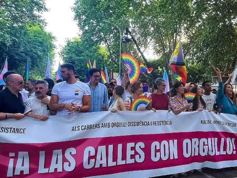 Varios ministros encabezan la primera pancarta de la manifestaci&oacute;n del Orgullo | Foto de Servimedia