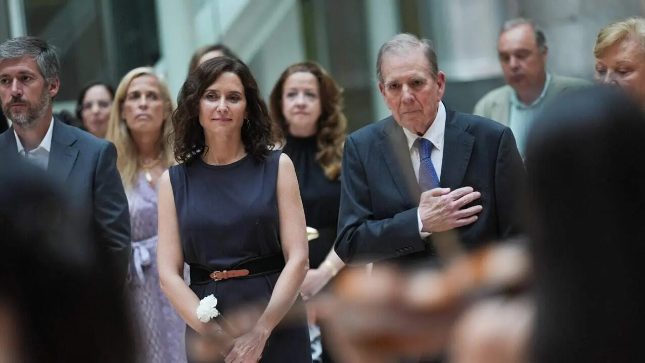 Isabel Ayuso y Edmundo Gonz&aacute;lez Urrutia, durante el homenaje a Venezuela - Foto Comunidad de Madrid