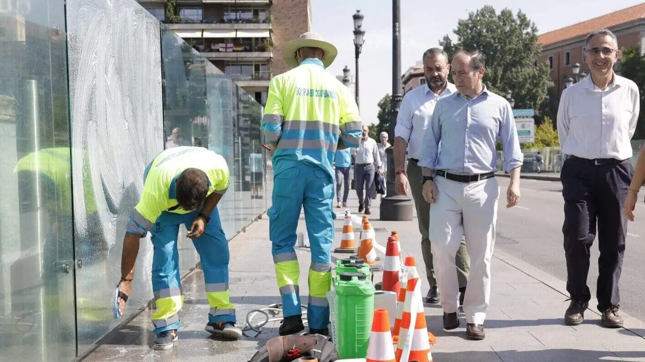 Los trabajos sustituir&aacute;n aproximadamente 240 metros cuadrados de vinilo transparente instalado sobre las pantallas de vidrio
